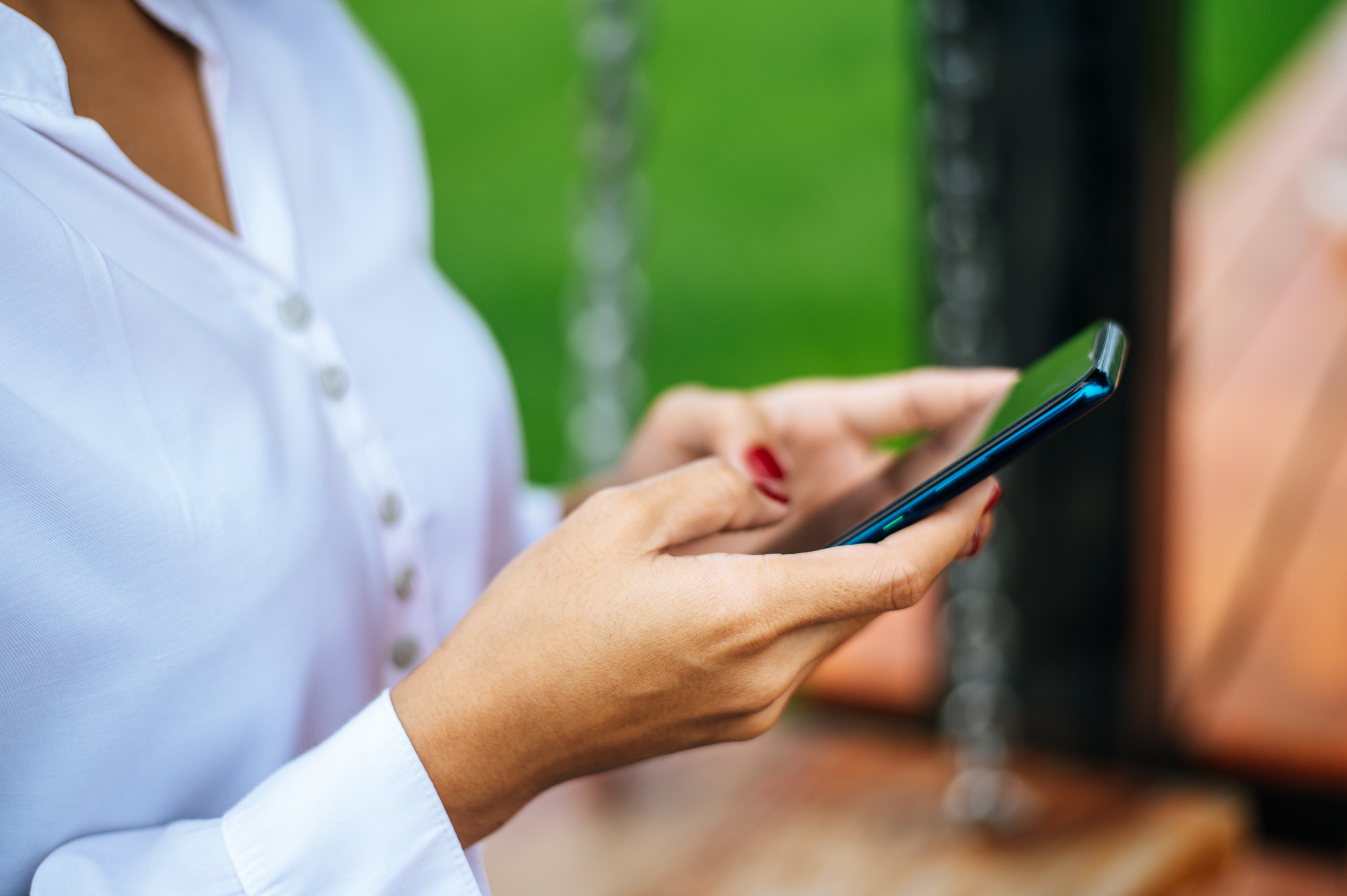 Atendimento por WhatsApp no celular