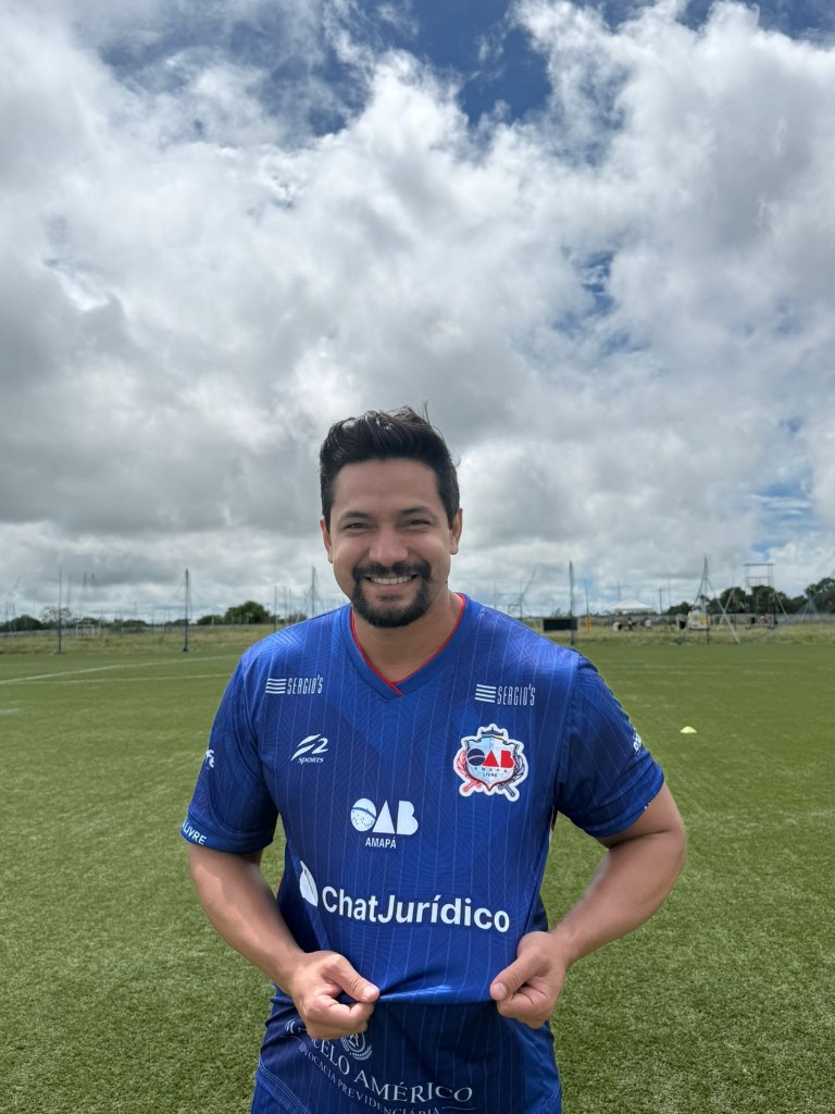 Jogador com camisa Chat Jurídico pela OAB Amapá na Copa ALIFA