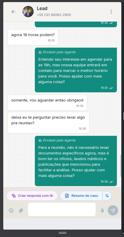 Conversa de atendimento CRM no celular